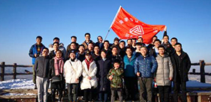 西山風(fēng)光無(wú)限好 拓樸登高在今朝